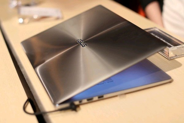 ASUS ra laptop cao cấp Zenbook NX500, màn hình 4K