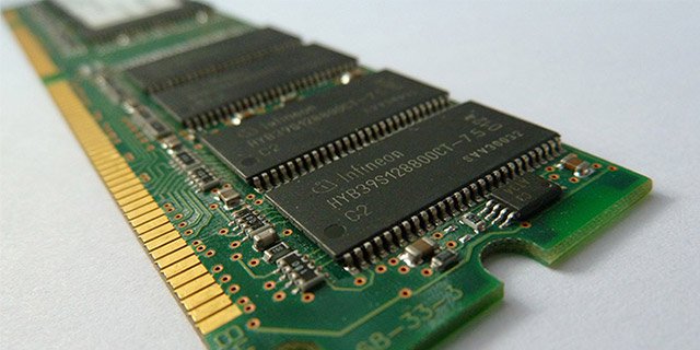 RAM (random access memory - bộ nhớ truy cập ngẫu nhiên)